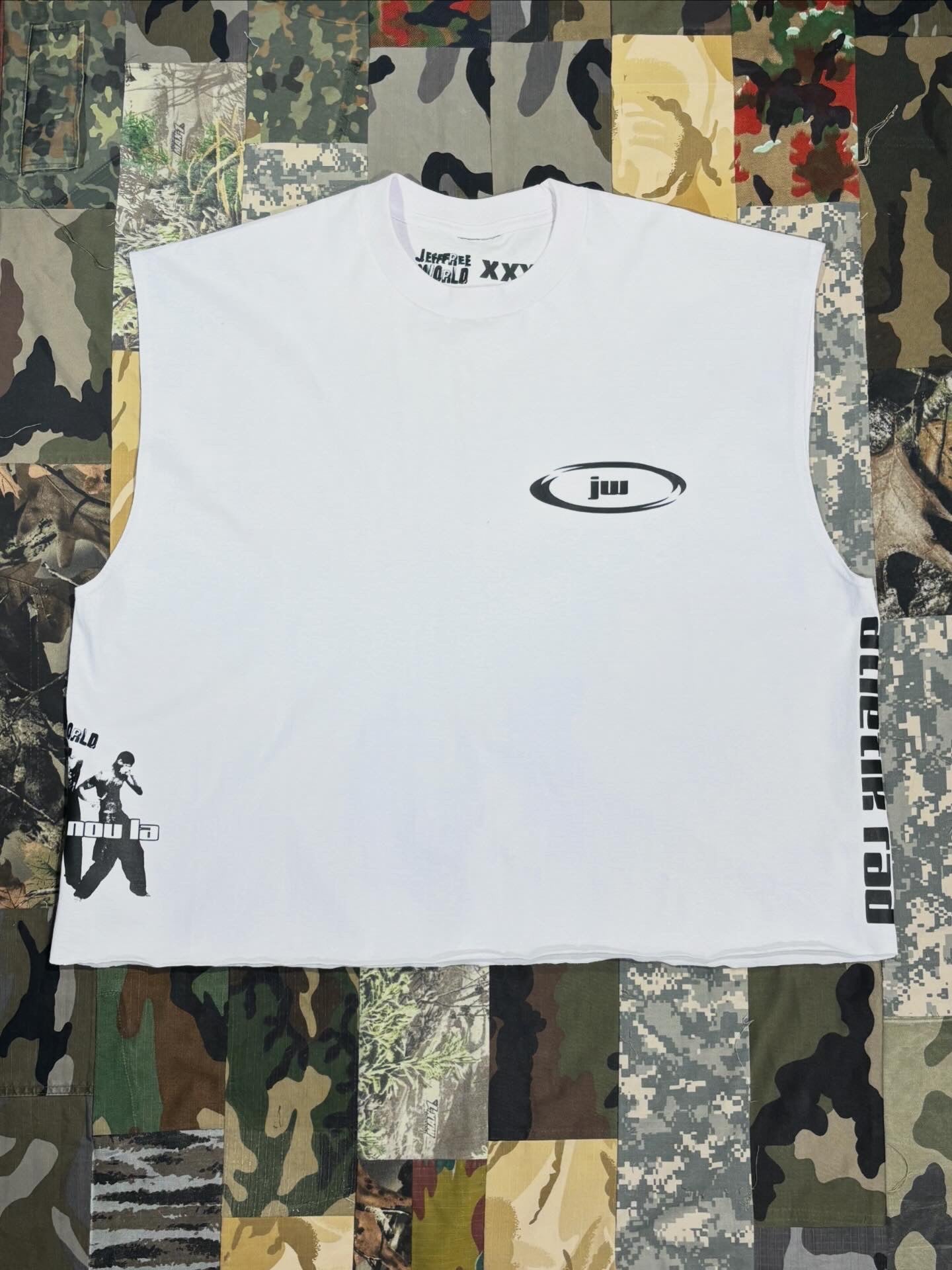 SLEEVELESS TOP